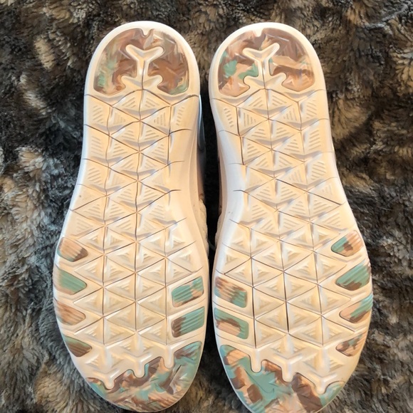 Women’s Nike Free training tennis shoe - Picture 5 of 7